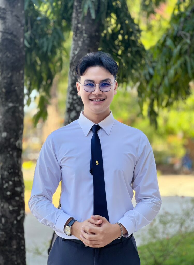 นายชนาธิป รักหญาติ