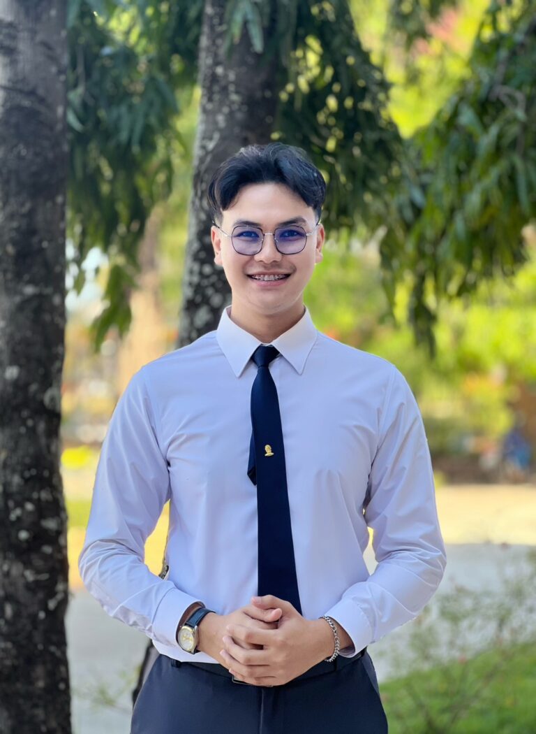 นายชนาธิป รักหญาติ