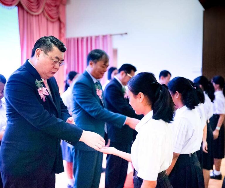 พิธีประดับพระเกี้ยวนักเรียนชั้นมัธยมศึกษาปีที่ 4 ประจำปีการศึกษา 2568