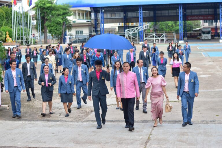 ต้อนรับและแสดงความยินดียิ่งแก่       นายสุบรรณ นาสพัส