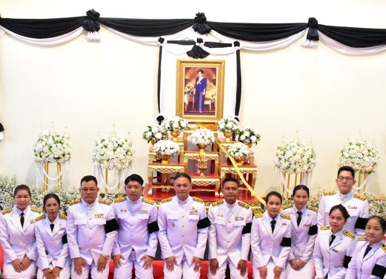 พิธีถวายน้ำสรงพระบรมศพ ลงนามถวายความอาลัย