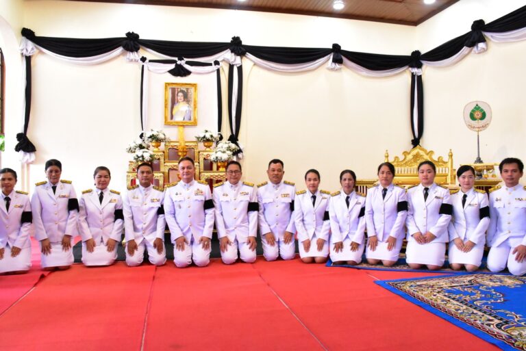 ผู้อำนวยการโรงเรียน คณะผู้บริหาร พร้อมด้วยคณะครู ร่วมพิธีบำเพ็ญกุศล ในวาระครบ ๗ วัน (สัตตมวาร)