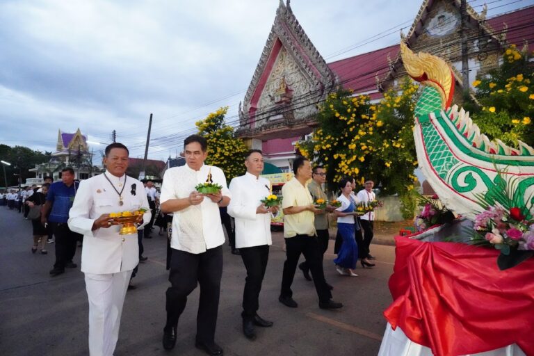 ประเพณีลอยกระทง อำเภอสว่างแดนดิน ประจำปี 2568