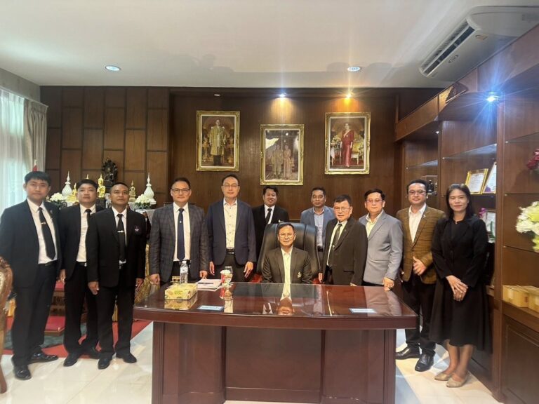 ร่วมแสดงความยินดีกับ นายมงคลชัย รัตนอ่อน เนื่องในโอกาสย้ายไปดำรงตำแหน่ง ผู้อำนวยการสำนักงานเขตพื้นที่การศึกษามัธยมศึกษาอุดรธานี