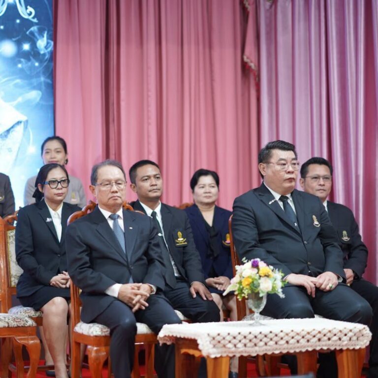 เข้าร่วมพิธีรับพระเกี้ยวและการปฏิญาณตนของนักเรียน ชั้นมัธยมศึกษาปีที่ 4 ประจำปีการศึกษา 2569 ณ โรงเรียนเตรียมอุดมศึกษาภาคใต้ จังหวัดนครศรีธรรมราช