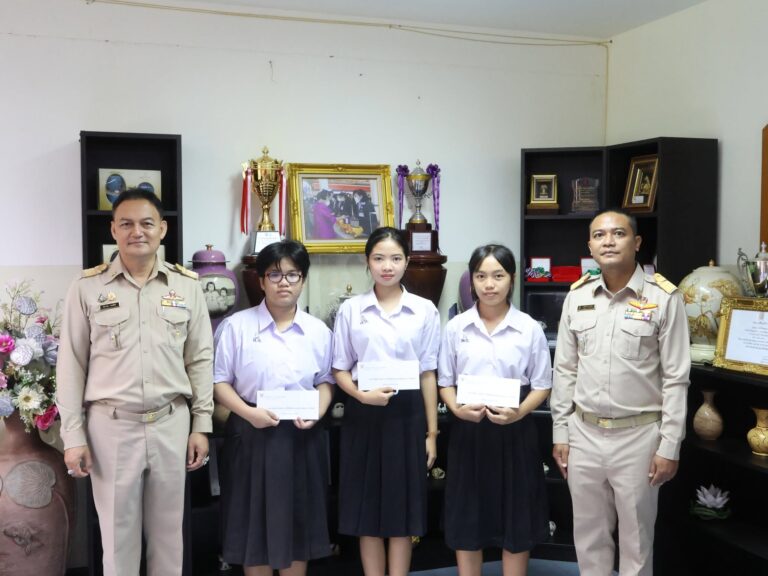 นักเรียนได้รับทุนการศึกษา