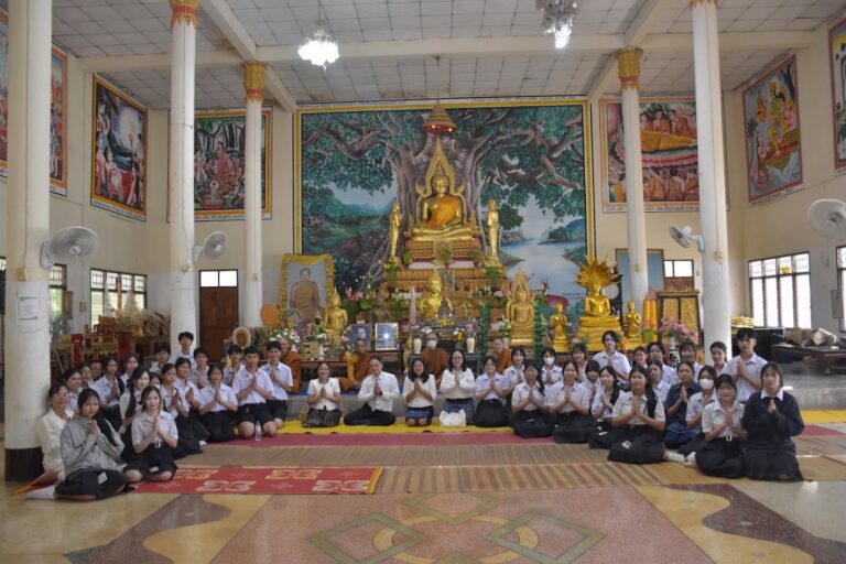 กิจกรรมทำบุญถวายเทียนพรรษาและผ้าอาบน้ำฝน