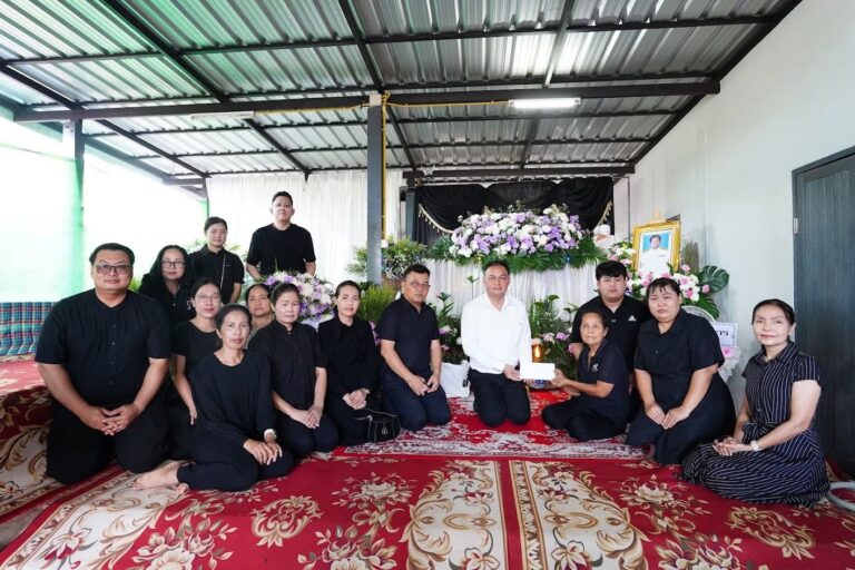 ร่วมไว้อาลัยแด่ คุณพ่อชาติ พรรื่นเริง เพื่อร่วมแสดงความอาลัย และเป็นเกียรติแก่ครอบครัวของคุณครูดลนภา พรรื่นเริงและคุณครูฐาปนพงศ์ พรรื่นเริง