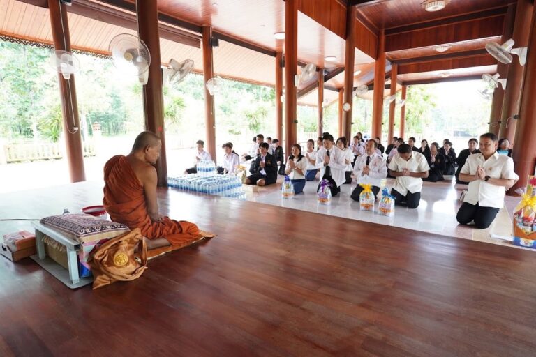 กิจกรรมทำบุญถวายเทียนพรรษาและผ้าอาบน้ำฝน