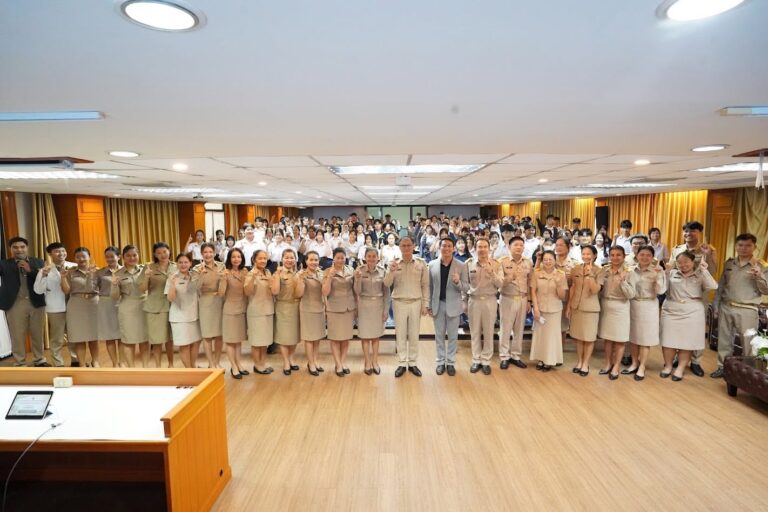 พิธีเปิดกิจกรรมการพัฒนาทักษะภาษาอังกฤษเพื่อเตรียมความพร้อมในการสอบวัดระดับความสามารถทางภาษาอังกฤษ
